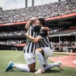 Santos marca no fim, vence São Bernardo e assume liderança geral do Paulista