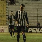 Atlético sofre com bola aérea, perde para o Guarani e é eliminado da Copinha