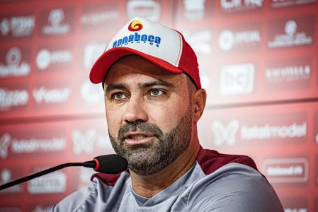 Rafael Lacerda, agora ex-técnico do Vila Nova-GO