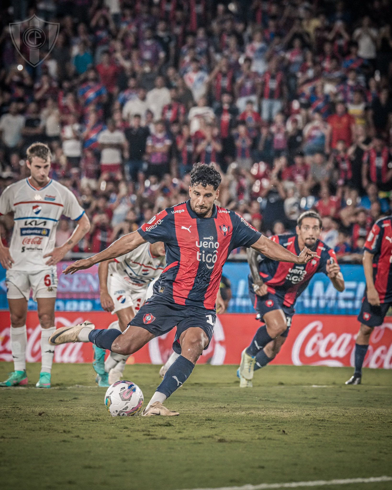 No mercado: a situação do atacante Cecilio Domínguez, do Cerro Porteño-PAR
