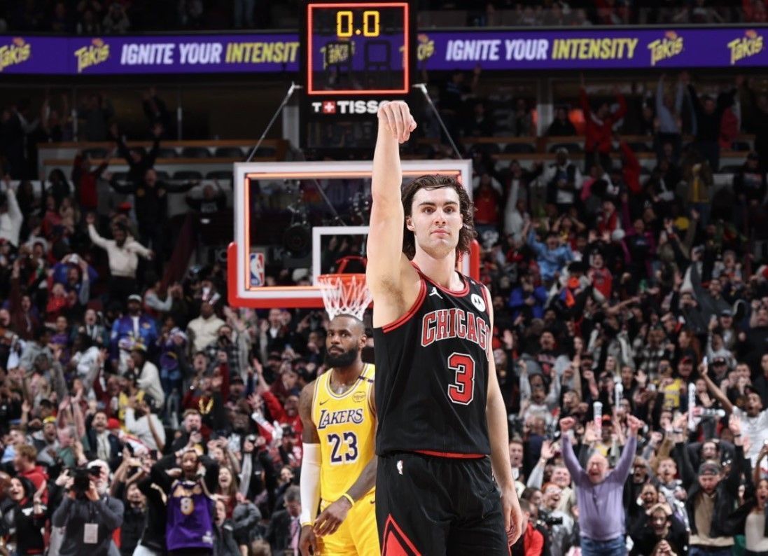 Giddey acerta cesta do meio da quadra no estouro do cronômetro, e Bulls batem Lakers