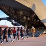 Voo com brasileiros deportados dos EUA pousa em Fortaleza
