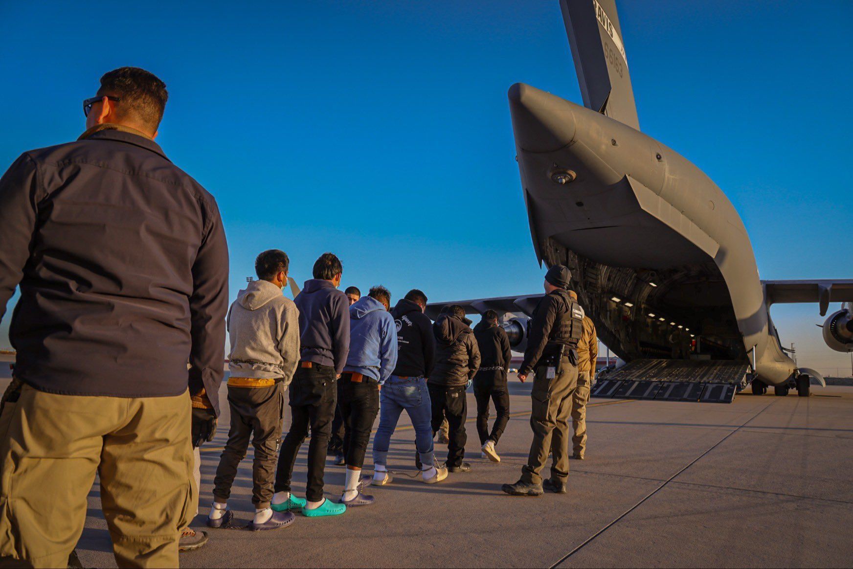 Mais de um milhão de migrantes deixaram o país por conta própria, afirma governo dos EUA