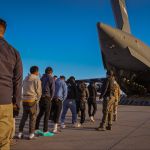 Mais de 100 asiáticos deportados dos EUA ao Panamá recusam repatriação