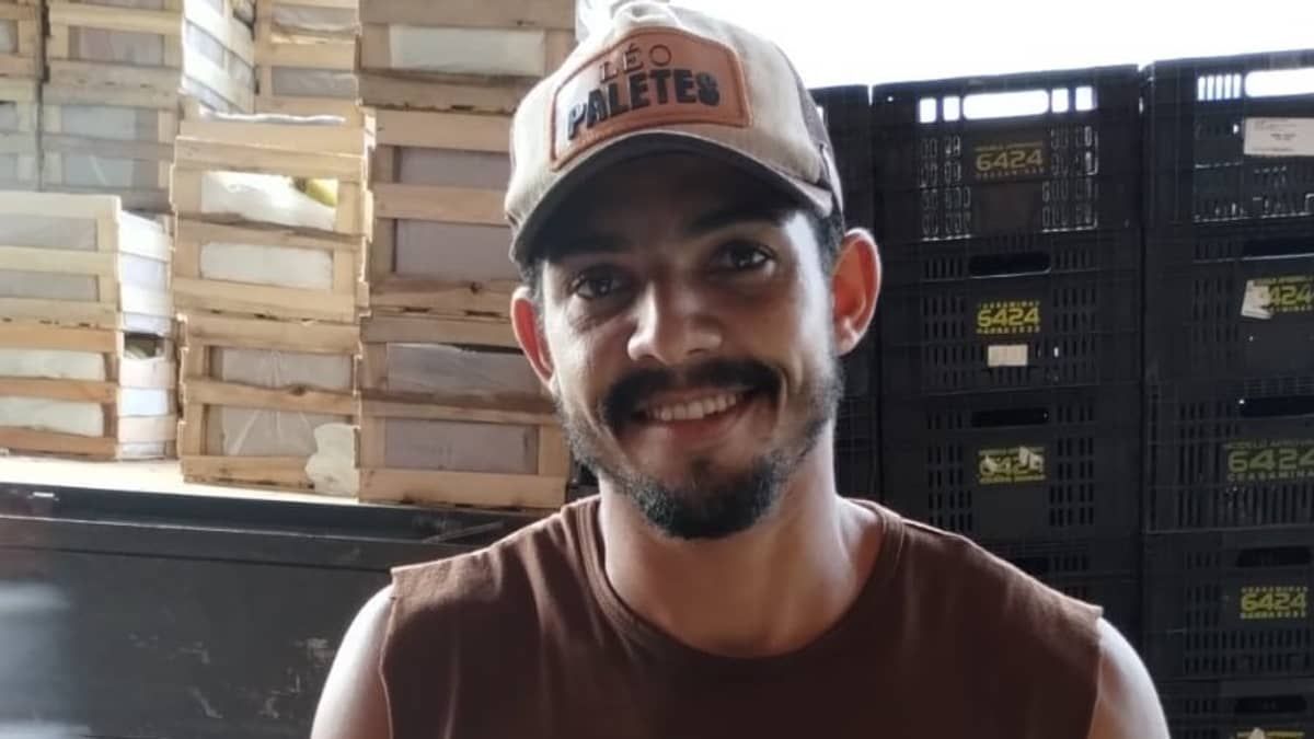 Vídeo: morador de Betim que come escorpiões vivos diz não ter medo de morrer: ‘Picado 3 vezes’