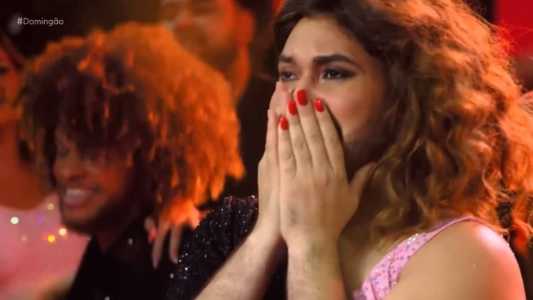 Gil fica emocionado após apresentação