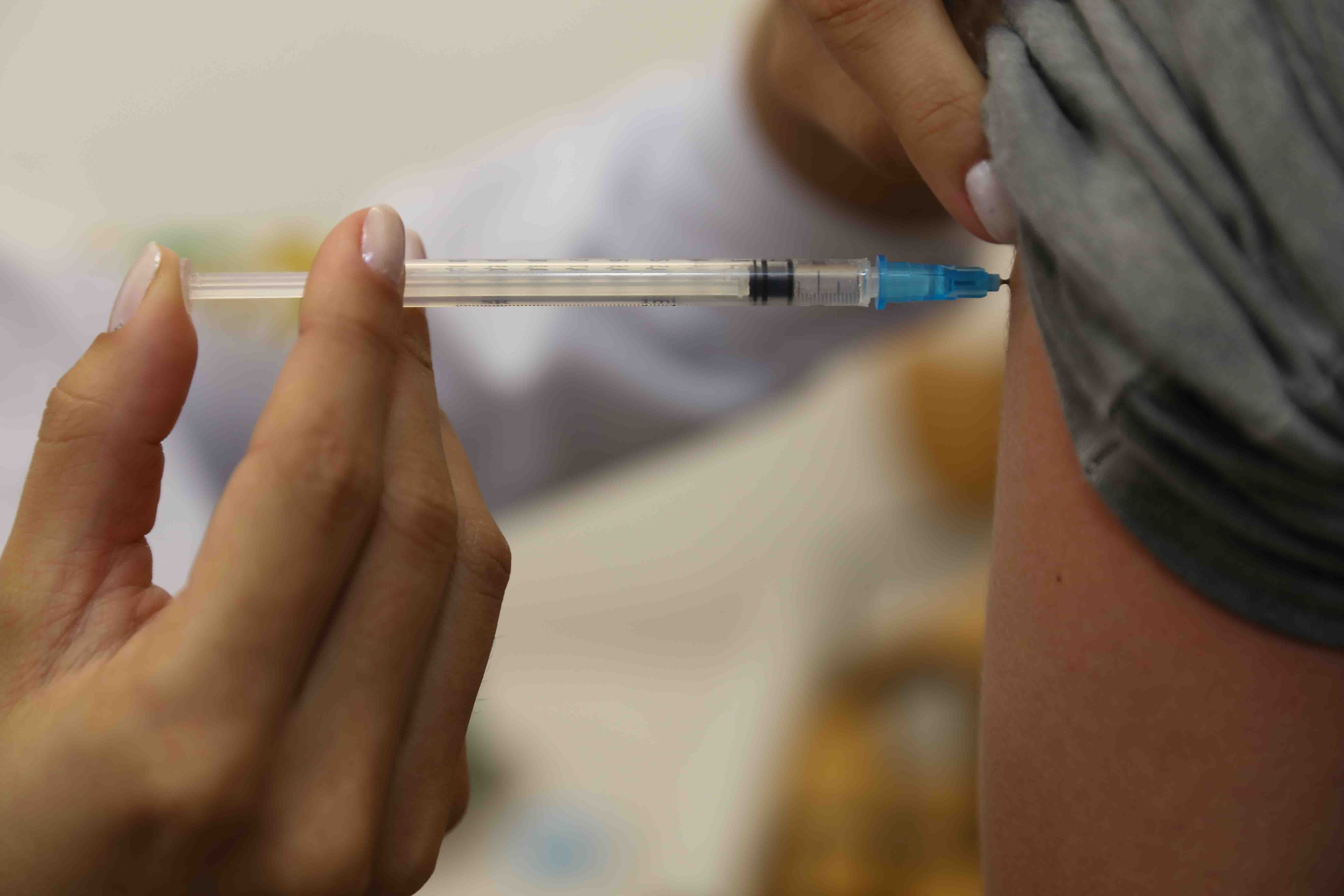 Só 21% do público-alvo tomou vacina contra a gripe em MG; cenário preocupa autoridades