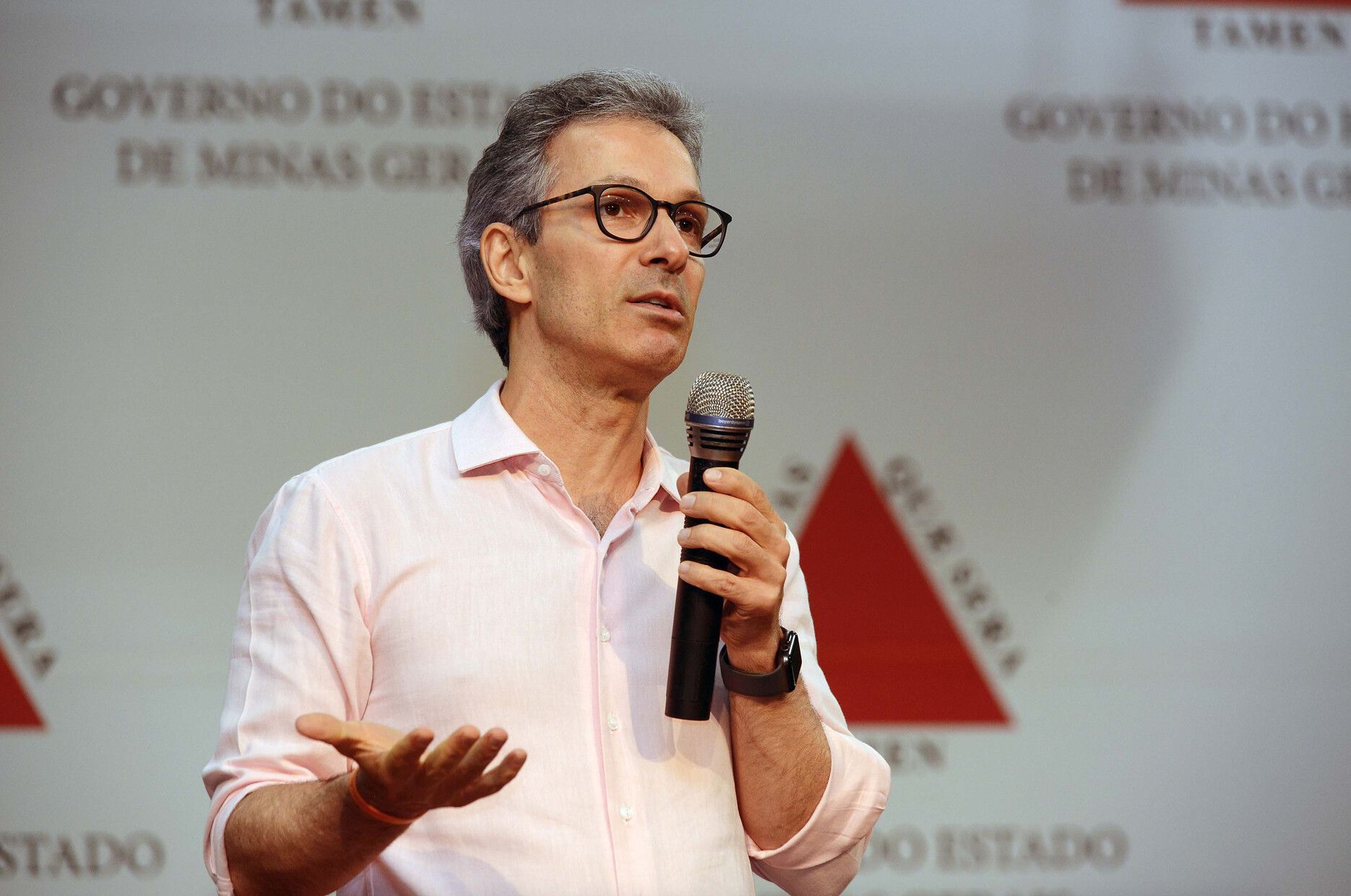 Zema volta a rebater ministro de Lula após concessão da BR-381: 'discurso é muito fácil de fazer'