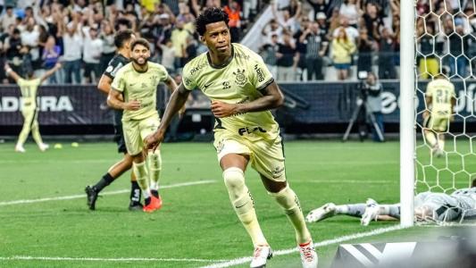 Gil marcou para o Corinthians em Itaquera, diante do Botafogo