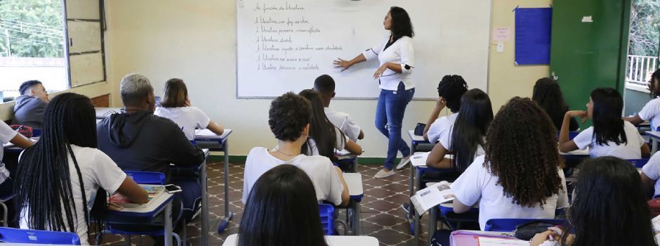 Vagas para professor e assistente: veja detalhes do concurso público para Educação de MG