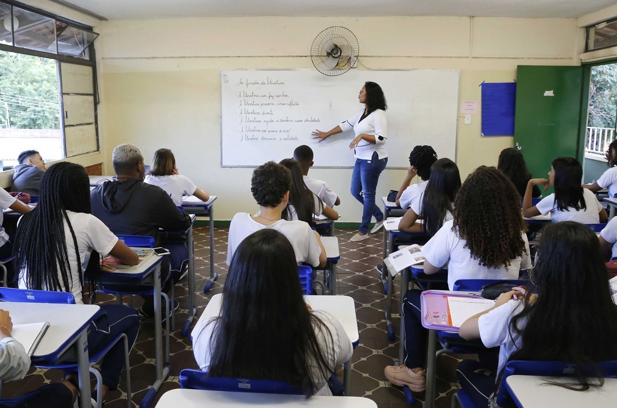 Zema veta trecho de projeto que cria regras para contratação temporária de professores em Minas