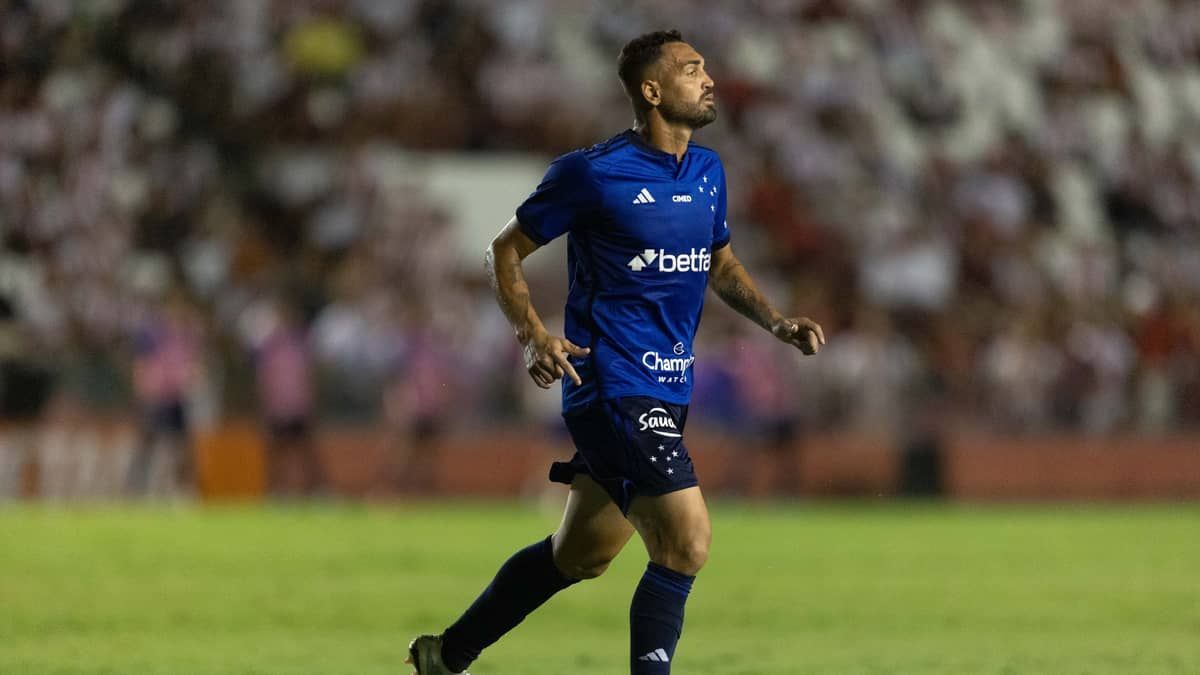 Gilberto pede desculpas por derrota do Cruzeiro na Copa do Brasil: ‘Sei como errei’