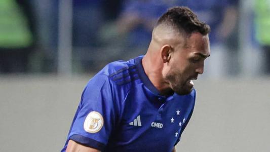 Gilberto, atacante do Cruzeiro, na partida contra o Goiás