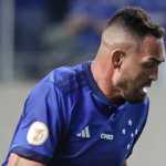 De volta ao time? Gilberto retorna no Cruzeiro após cumprir suspensão