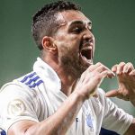 Gilberto revela dicas do 'centroavante Pepa' para superar má fase no Cruzeiro