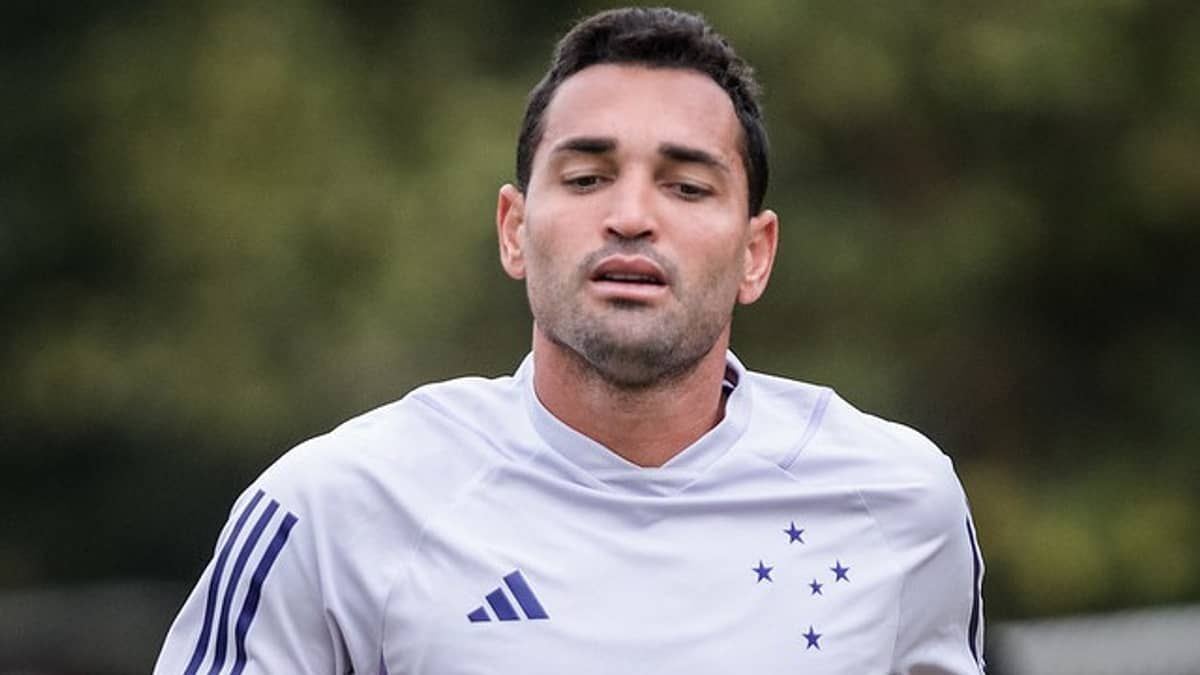 Zé Ricardo, novo técnico do Cruzeiro, demonstra apoio a Gilberto: 'Sabe fazer gol'