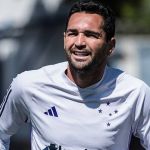 Em baixa no Cruzeiro, Gilberto busca dar resposta em estreia de Zé Ricardo