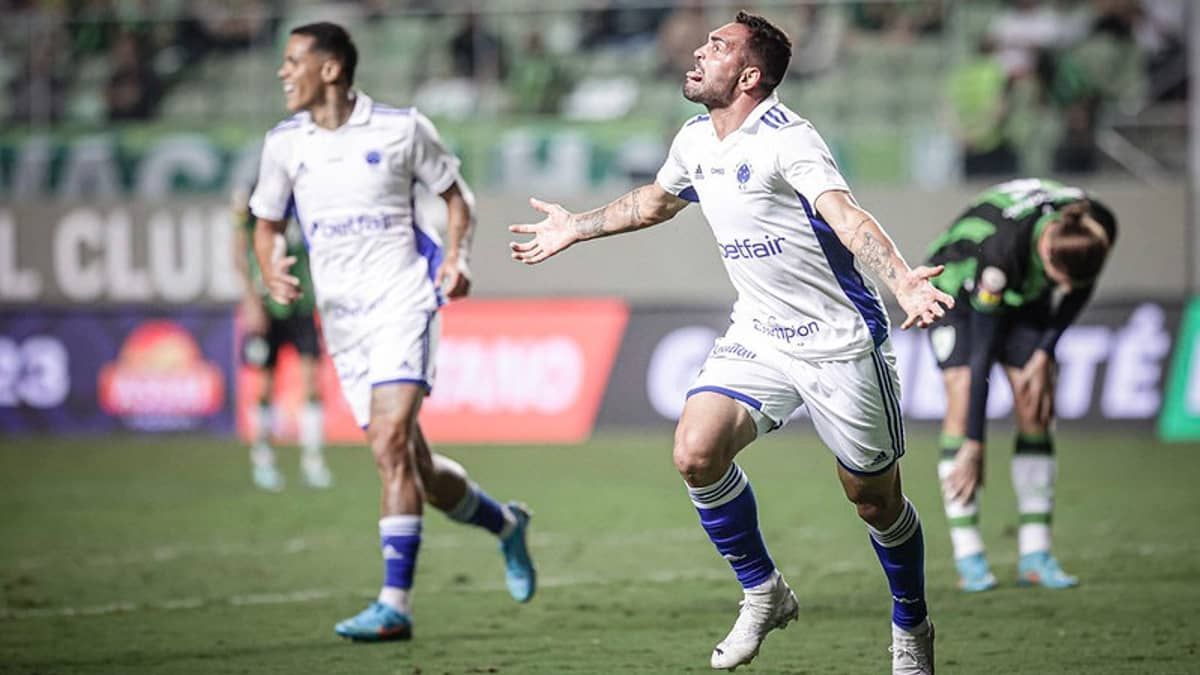 Torcida do Cruzeiro 'bota fé' em Gilberto e aposta na lei do ex contra o Bahia