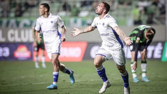 Gilberto é ídolo no Bahia e vive jejum de gols com a camisa do Cruzeiro