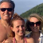 Pai de Larissa Manoela trocava de carro todo ano, diz jornal