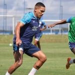 Técnico do Bahia diz que Gilberto ainda não tem data para estrear