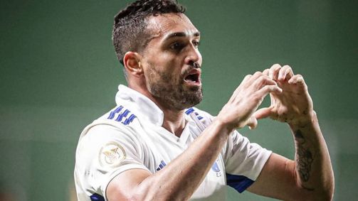 Gilberto foi artilheiro com a camisa do Bahia e fez 30 gols na Arena Fonte Nova