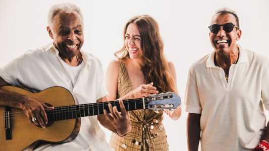 Gilberto Gil, Roberta Sá, Jorge Ben Jor e outros baluartes da MPB cantaram músicas sobre o Brasil