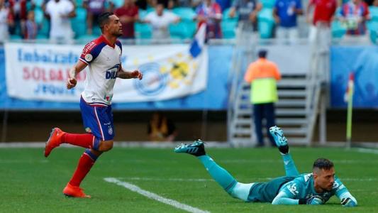 Gilberto marcou hat-trick contra o Flamengo, na Fonte Nova, em agosto de 2019