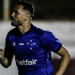 Gilberto faz três gols e pede música do AC/DC; assista ao clipe de Back in Black