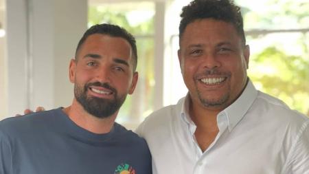 Gilberto publicou foto com Ronaldo Fenômeno nesta sexta-feira (27)