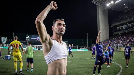 Gilberto se emocionou depois da vitória do Cruzeiro por 2 a 0 sobre o Náutico