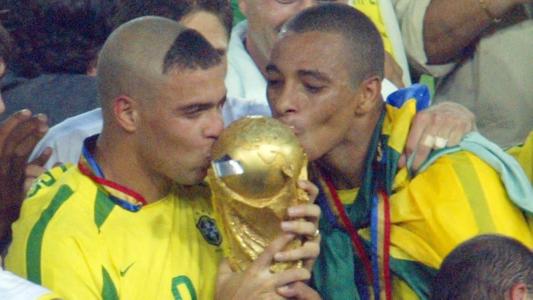 Gilberto Silva era jogador do Atlético durante a Copa do Mundo de 2002