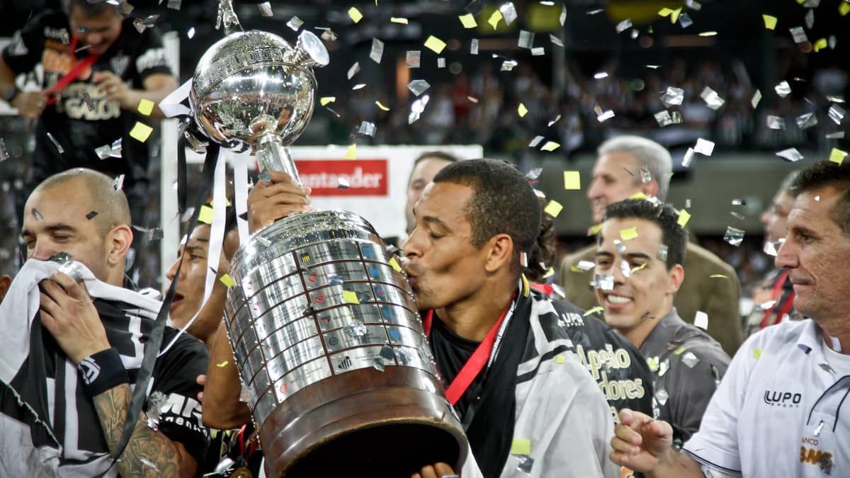 Ex-Atlético, pentacampeão Gilberto Silva promove evento sobre treinamento mental no esporte