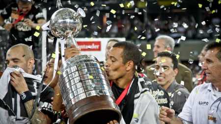 Gilberto Silva foi campeão da Libertadores com o Atlético em 2013