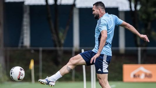 Gilberto treina na Toca da Raposa