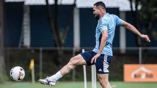 Gilberto treina na Toca da Raposa