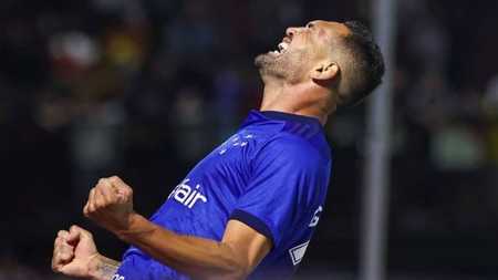 Gilberto vibra com gol marcado sobre o RB Bragantino, em Bragança Paulista