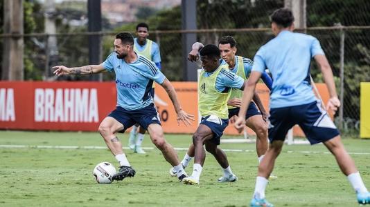 Gilberto vive expectativa para estrear pelo Cruzeiro no clássico contra o América