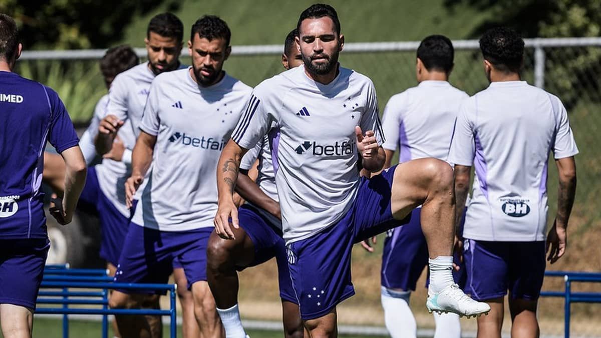 Cruzeiro encara líder Botafogo e tenta reencontrar vitórias no Brasileiro