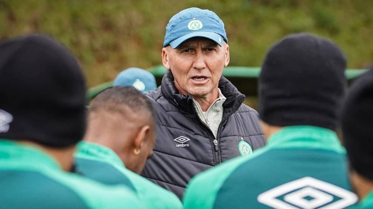 Chapecoense anuncia saída do técnico Gilmar dal Pozzo 