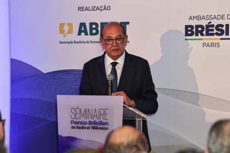 O ministro Gilmar Mendes, do Supremo Tribunal Federal, durante evento da Abert em Paris