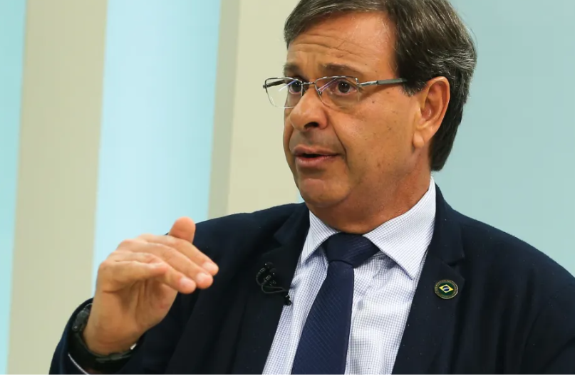 Gilson Machado nega envolvimento com o caso Mauro Cid e diz que pediu passaporte português para o pai