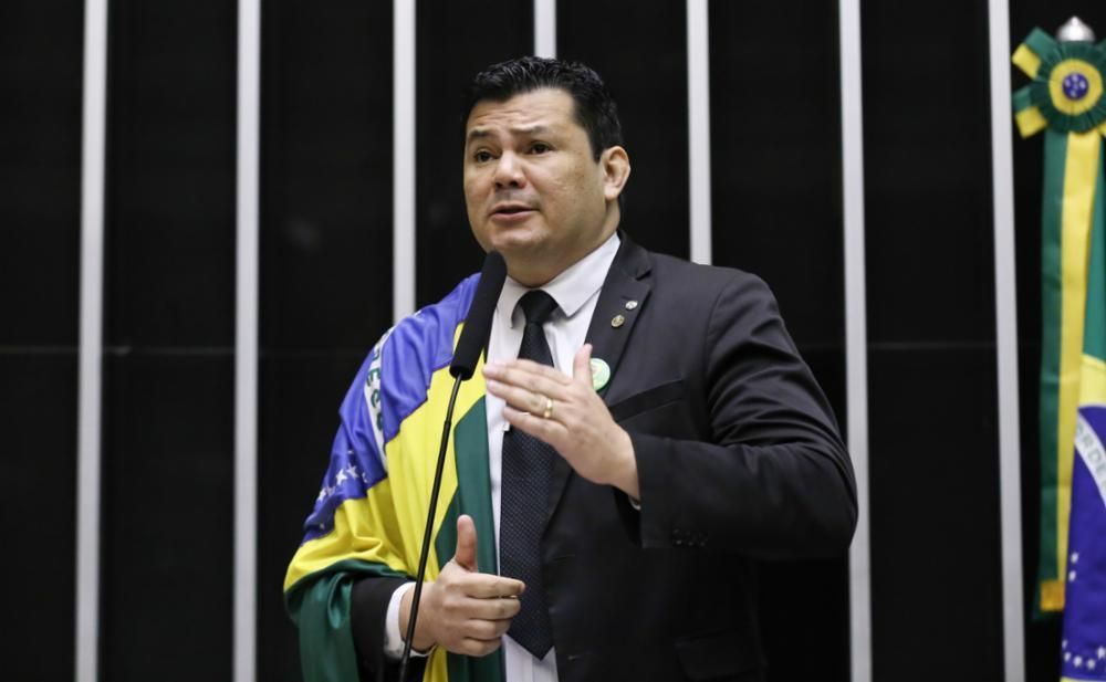 Conselho de Ética da Câmara decide suspender Gilvan da Federal por 3 meses
