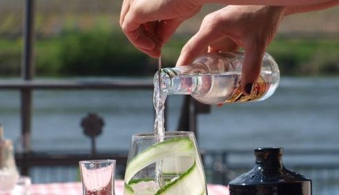 Exame não detecta metanol em mulher internada com suspeita de intoxicação em BH