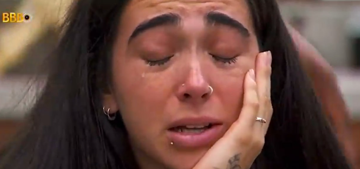 BBB 24: mineira Giovanna chora após alerta de Big Boss e aviso de desclassificação