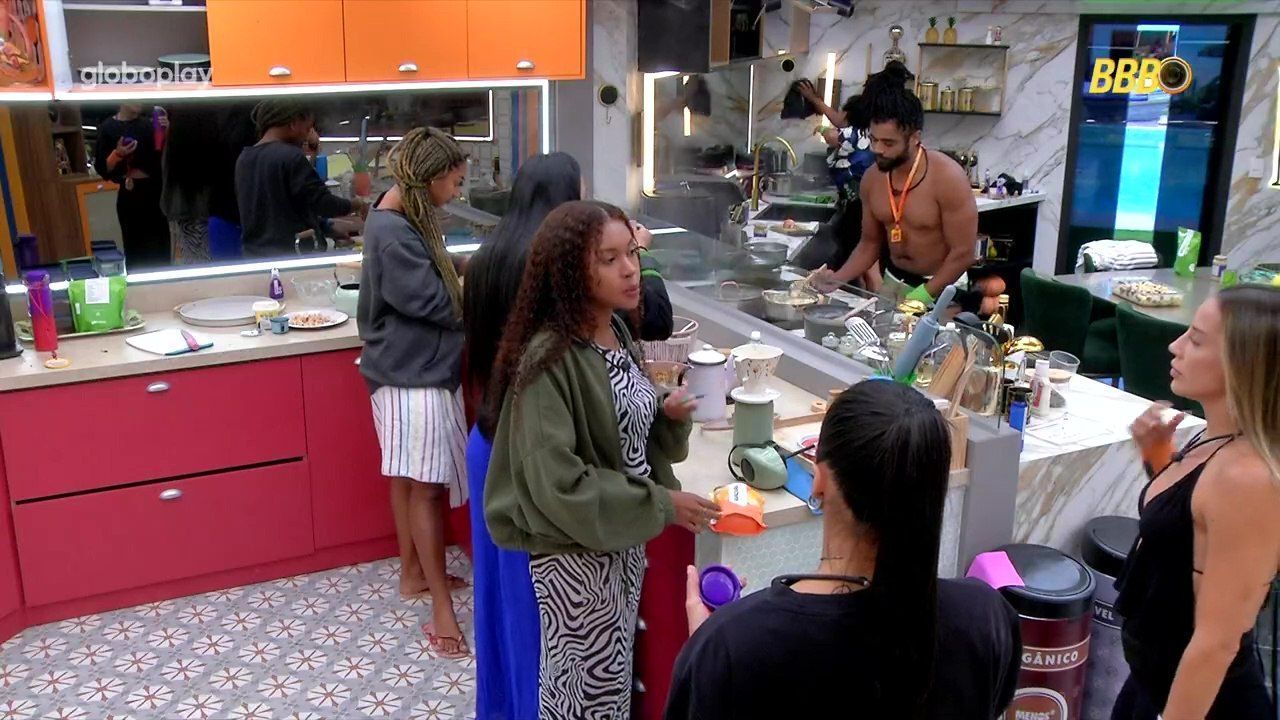 Giovanna arma barraco com Renata e Eva após dinâmica do Big Fone no BBB 25; vídeo