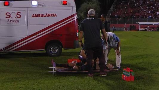 Giovanni Augusto deixou o jogo contra o Ceará de ambulância