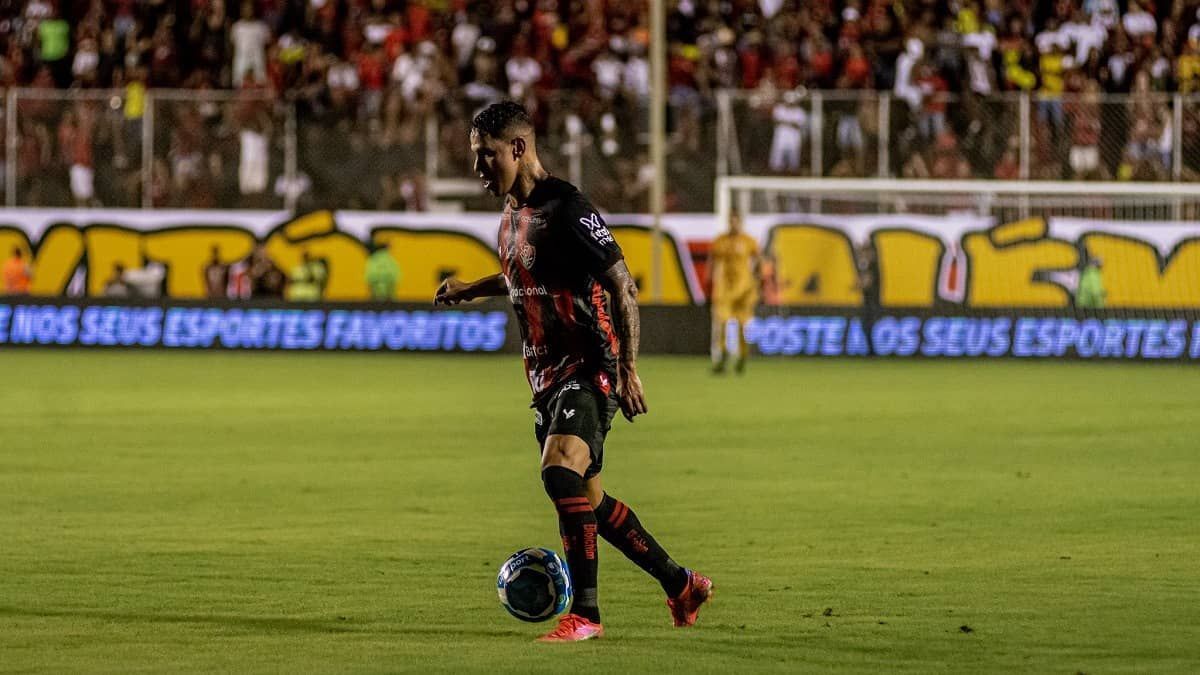 Vitória pode perder Giovanni Augusto para enfrentar o Londrina