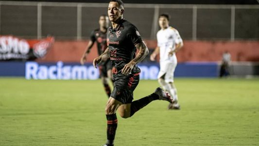 Giovanni Augusto, meia do Vitória