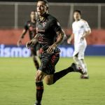 Giovanni Augusto deixa UTI em Salvador; entenda o caso do meia do Vitória